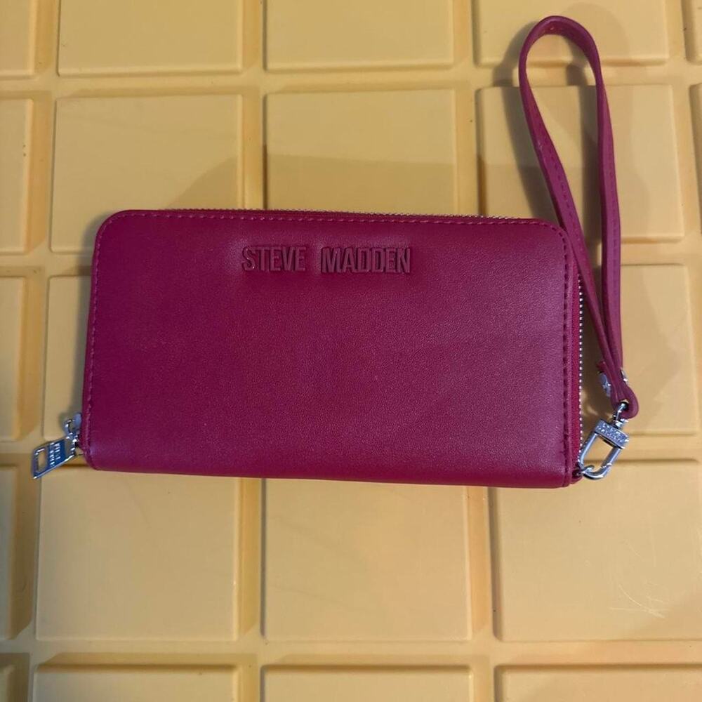 Steve Madden Wristlet